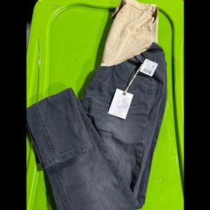 Jessica Simpson’s maternity jeans small